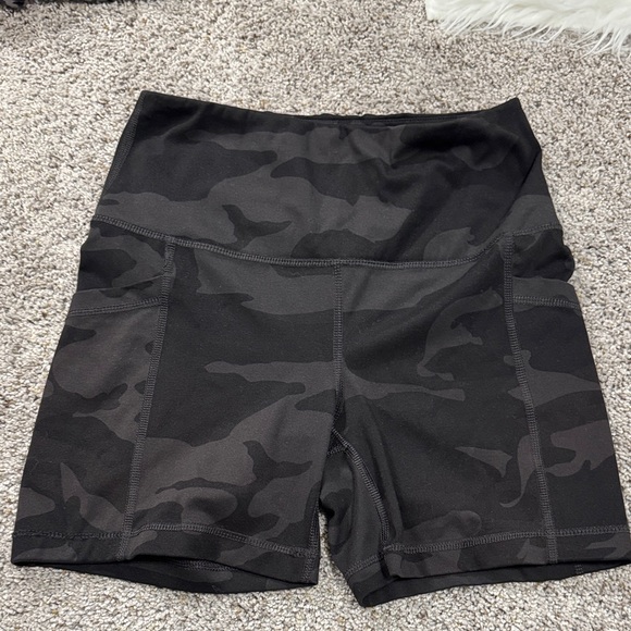 Yogalicious Pants - Yogalicious High-Waist Black Camo Bike Shorts